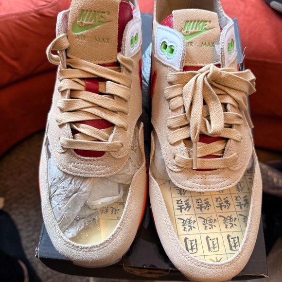 Nike Air Max Beige with Red and Green Details - Picture 2 of 6